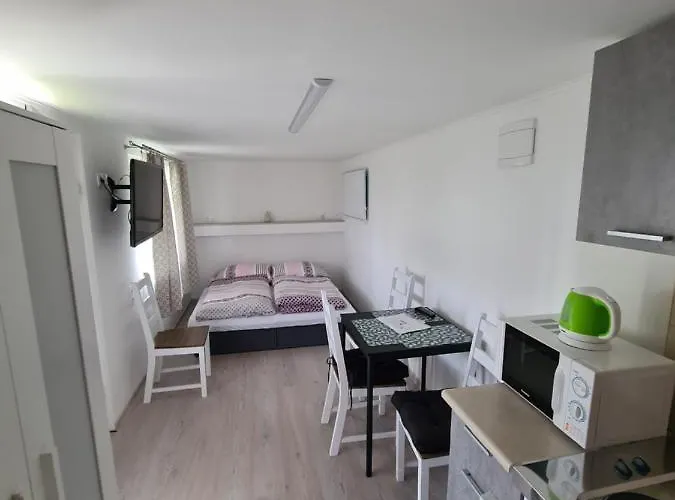 Melanie 2 * Veľký Meder